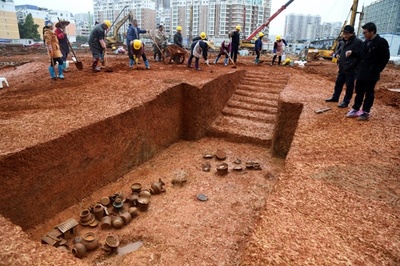 西漢～明・清時代の古墳約100基を発見 広西・貴港市