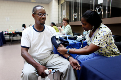 「家を失った人々にも健康を」