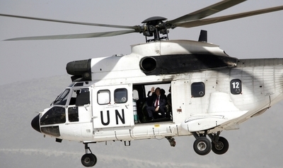 ネパールで国連ヘリ墜落、10人死亡、悪天候影響か