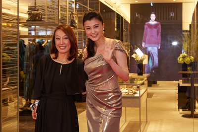 「ブティック アシダ 御堂筋」オープン、藤原紀香が祝福