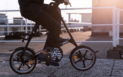 自転車やスケボーも登場、「エンポリオ アルマーニ」限定コレクション