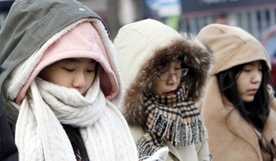 手袋・マフラーして仕事、「室温20度」節電令に凍える韓国市民