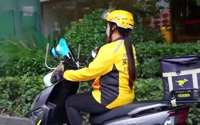 中国のフードデリバリー配達員 1400万人突破 女性配達員が急増