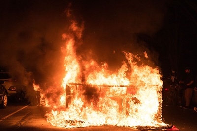 米フィラデルフィアで外出禁止令 黒人射殺で暴動