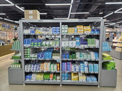 スーパー感覚で薬を買う時代、“安くて大量”は本当に得か？…韓国・倉庫型薬局ブームに潜む落とし穴