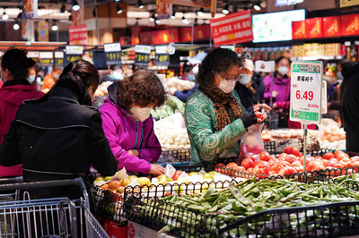 中国で大型スーパーが次々閉店 新興の会員制店舗は躍進