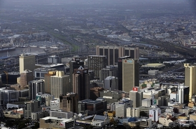 南アの麻薬王、逮捕したら人工ペニスがぽろり