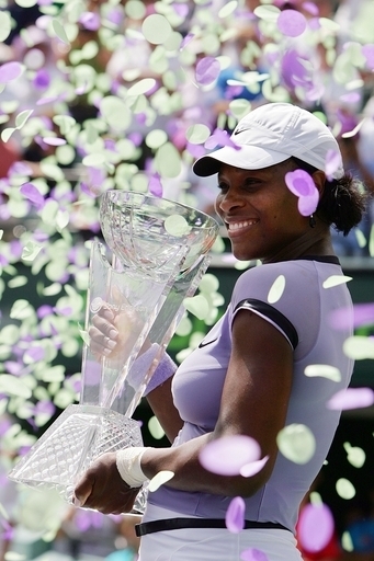 セレーナ ヤンコビッチを降しソニー・エリクソン・オープン連覇