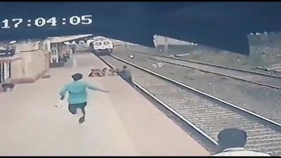 動画:「スーパーヒーロー」登場! 勇敢な鉄道員、危機一髪で子ども救出