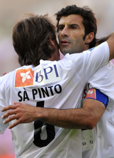 フィーゴ氏 スイスで開催されたチャリティーマッチに出場