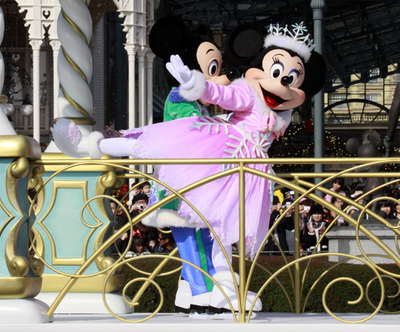 息もピッタリ、ミッキー＆ミニーのスケーティング