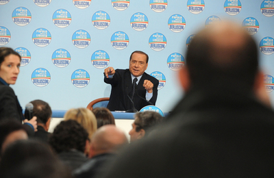 「植毛済み」ベルルスコーニ伊首相、薄毛の記者に暴言