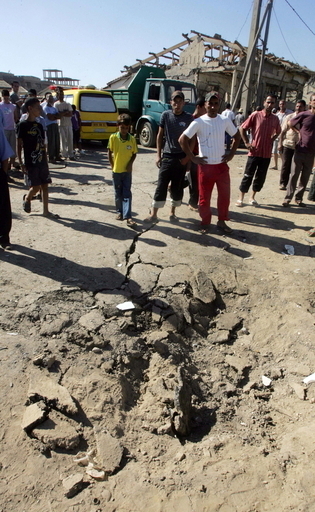 警察署に自爆攻撃、8人死亡 アルジェリア