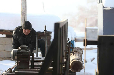 古い技の継承に努力＝新疆アルタイの「人類最古」のスキー板作り