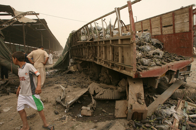 卸売り市場で爆弾が爆発、10人が死亡 イラク・バグダッド郊外