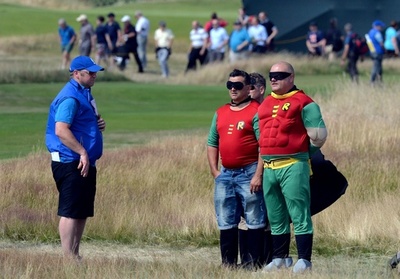 「バットマン」のロビン？全英オープンにコスプレの観客