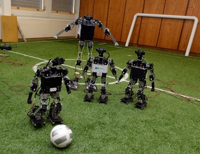 サッカー「ロボカップ」に向け練習 仏ボルドー