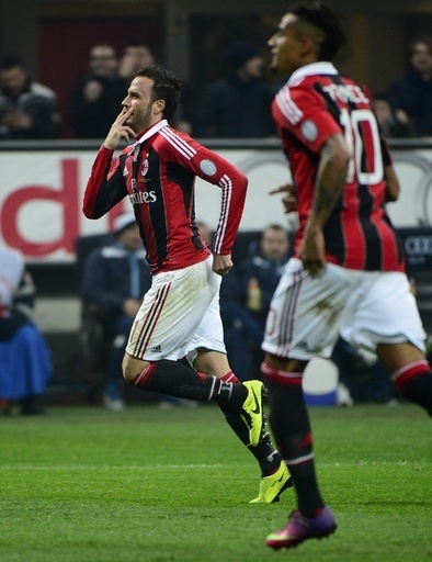 ACミラン、数的不利のラツィオに圧勝