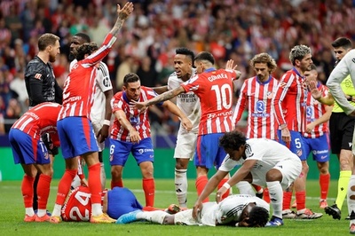 アトレティコDFルノルマン、頭部負傷で離脱へ