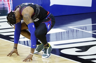 手負いのシクサーズ、登録人数ギリギリでプレーもナゲッツに敗戦