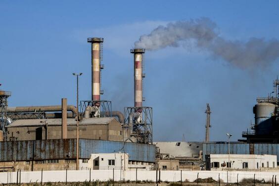 「呼吸する権利がある」 肥料工場解体求め数千人がデモ チュニジア