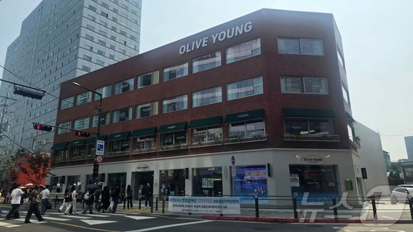 30日にオープンしたオリーブヤング・ビューティーマンション聖水(c)news1