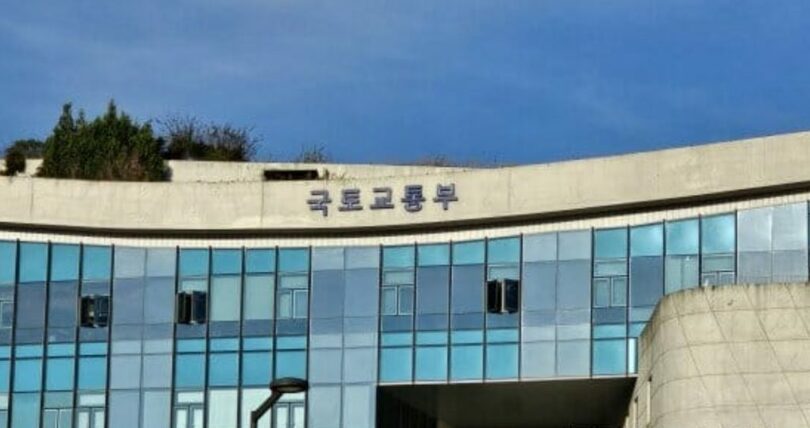 政府世宗庁舎、国土交通省の全景(c)KOREA WAVE