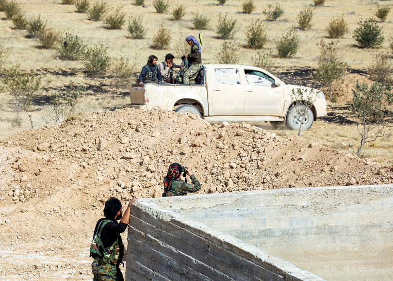 前線に立つクルド人女性部隊、使命は「女の敵ISへの報復」