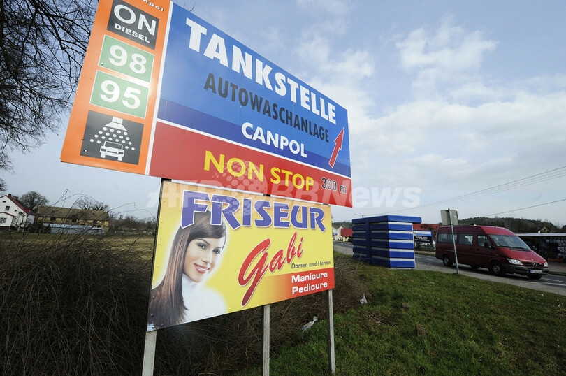 人口200人、美容院は150軒 ポーランドの小村