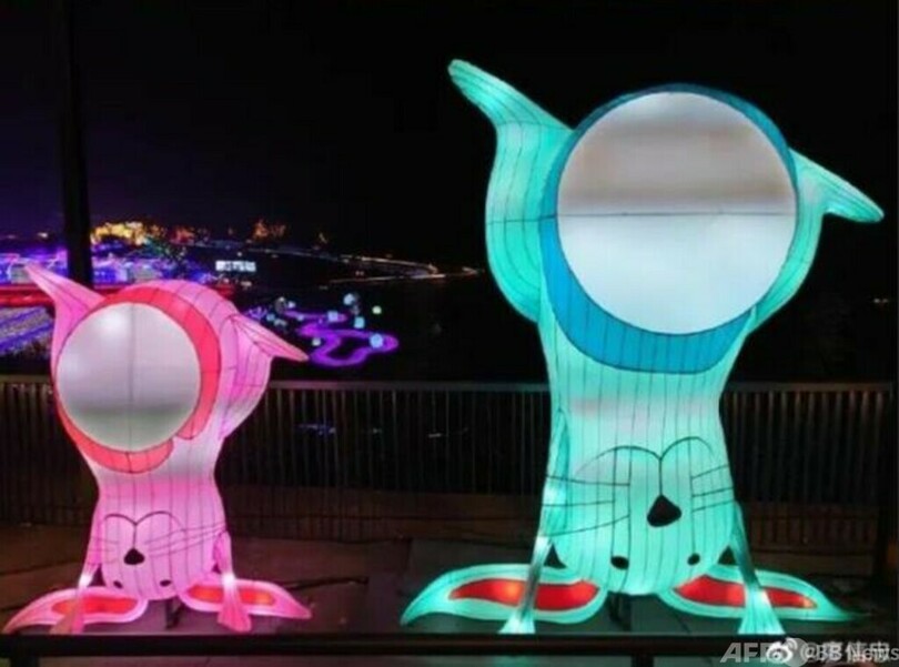 中国四川省の自貢ランタンフェスティバル 子どもの絵をランタンに