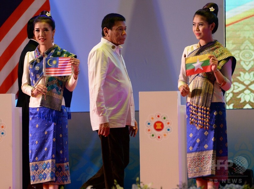 「戦闘員の体を引き裂いて食ってやる」 比大統領、また過激発言