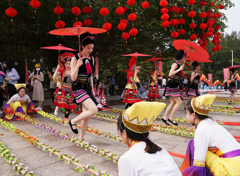 中国の少数民族地域で 伝統的祝日 三月三 の行事開催 写真9枚 国際ニュース Afpbb News