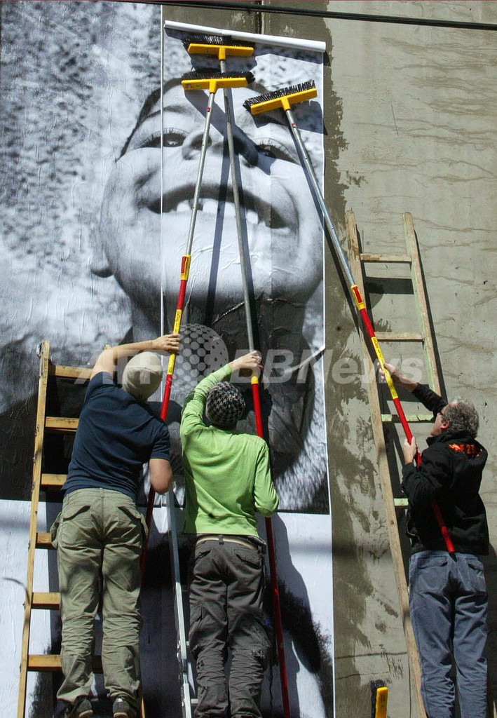 「フェイス・トゥー・フェイス」プロジェクトで分離壁にアート - パレスチナ自治区