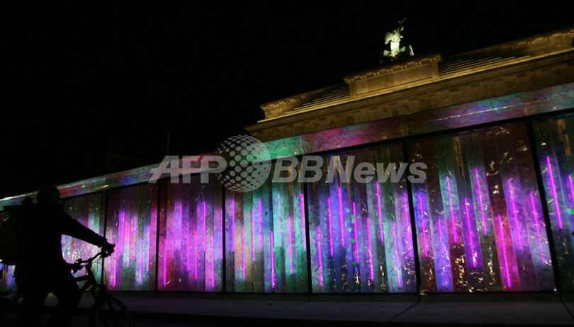 光の「ベルリンの壁」、朝鮮半島分断を批判