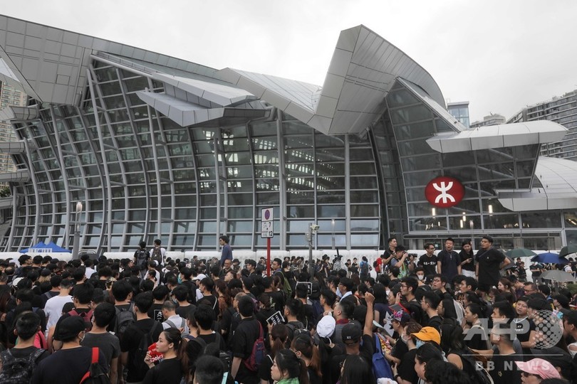 香港で再び大規模デモ 本土とつながる高速鉄道駅に向け行進 写真24枚 国際ニュース Afpbb News