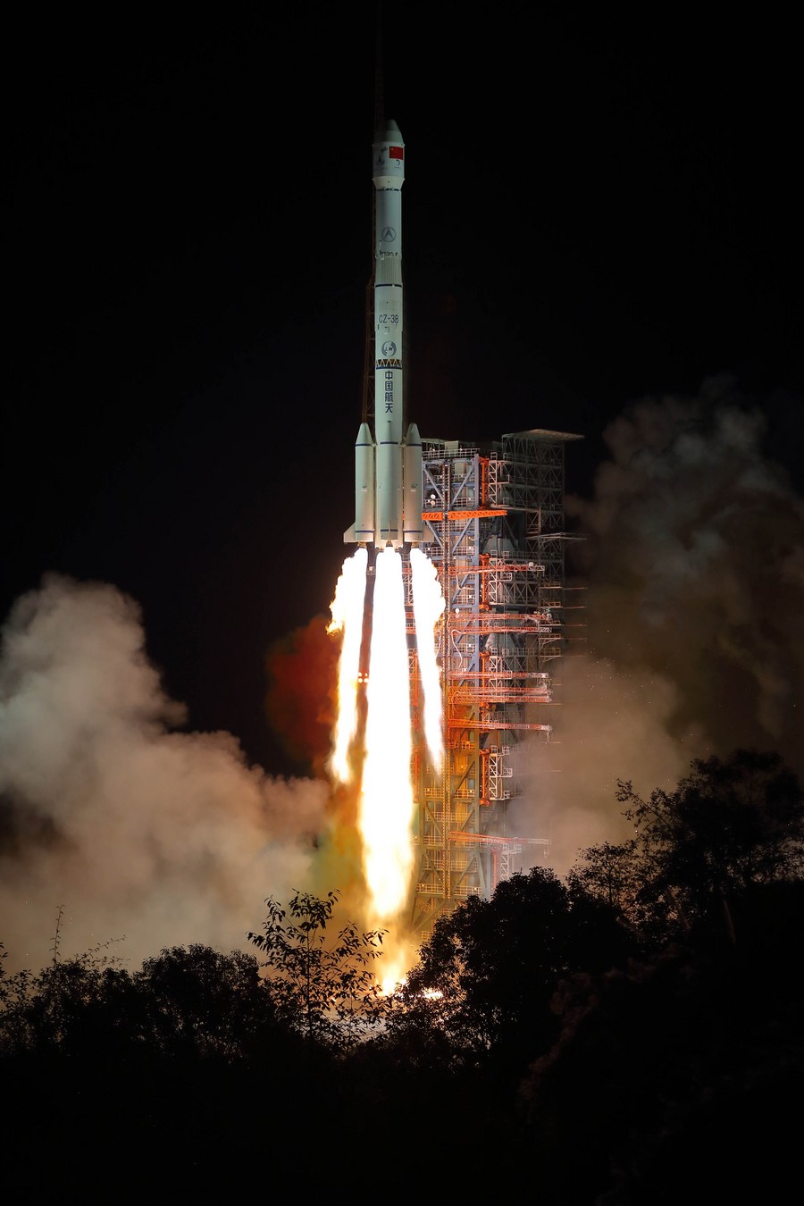 中国の月探査機「嫦娥4号」、小惑星衝突の歴史を解明 中国の月探査機「嫦娥4号」、小惑星衝突の歴史を解明