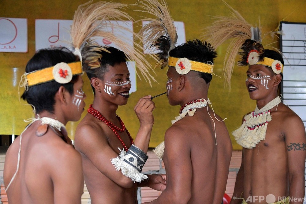B 歴史 同性愛者を受け入れる先住民の村 コロンビア 