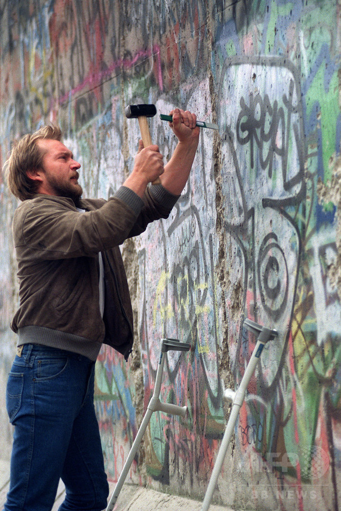 【特集】ベルリンの壁崩壊、AFPが捉えた歴史的瞬間 写真68枚 国際ニュース：AFPBB News