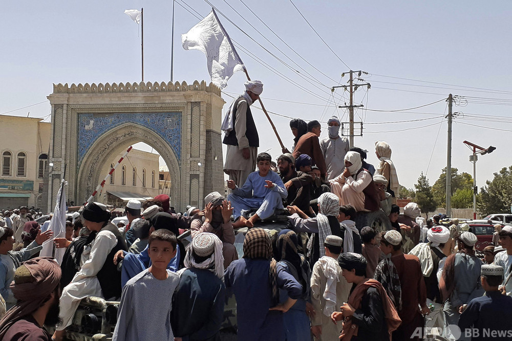 タリバン、アフガン首都に迫る 米「差し迫った脅威」否定