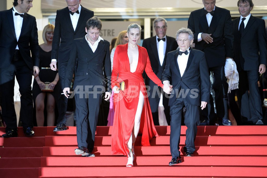 ポランスキー監督の妻で女優エマニュエル・セリエ、注目浴びたドレスは「アレクサンドル・ボーティエ」