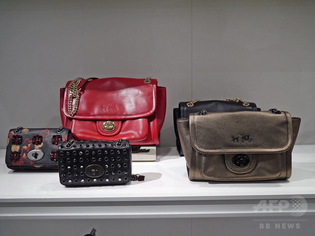 「コーチ」ホリデーコレクションに注目、新宿限定アイテムも
