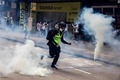 香港で、民主派のデモに向けて発射された催涙弾（2020年5月24日撮影）。(c)ISAAC LAWRENCE / AFP