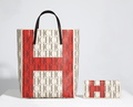 トートバッグ　70,000円、ウォレット 34,000円（ともに税抜）(c)CH Carolina Herrera