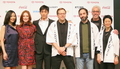 東京・六本木ヒルズで開催された映画『ブラインドネス （Blindness）』記者会見に出席した（左から）出演者の木村佳乃（Kimura Yoshino）とジュリアン・ムーア（Julianne Moore）、伊勢谷友介（Yusuke Iseya）、フェルナンド・メイレレス（Fernando Meirelles）監督、脚本のドン・マッケラー（Don McKellar）、製作のニヴ・フィッチマンと酒井園子（2008年10月20日撮影）。(c)MODE PRESS