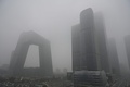 スモッグに覆われた中国・北京（2021年11月5日撮影）。(c)JADE GAO / AFP
