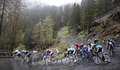 第92回ジロ・デ・イタリア（%%2009 Giro d&apos;Italia%%）第7ステージ（インスブルックからキアヴェンナ、244キロメートル）。チームコロンビア-ハイロード（%%Team Columbia-High Road%%）のエドヴァルド・ボアッソン（%%Edvald Boasson Hagen%%、ノルウェー）が、5時間56分53秒を記録してステージ優勝を飾った。写真は第7ステージに臨む選手たち。（2009年5月15日撮影）(c)AFP/REUTER/STEFANO RELLANDINI