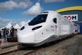 仏西部ラロシェルにある鉄道車両大手アルストムの工場で公開されたフランス国鉄向けの次世代高速鉄道車両「TGV M」（2022年9月9日撮影）。(c)XAVIER LEOTY / AFP