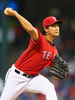 13MLBは24日、各地で試合が行われ、ダルビッシュ有（Yu Darvish）が先発したテキサス・レンジャーズ（Texas Rangers）は3-2でヒューストン・アストロズ（Houston Astros）に勝利し、ワイルドカード争いに踏みとどまった。

先発登板するテキサス・レンジャーズのダルビッシュ有（2013年9月24日撮影）。(c)AFP/Getty Images/Ronald Martinez