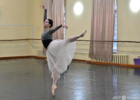 ウクライナ国立バレエ、侵攻の苦難乗り越えパリで公演 写真19枚 国際