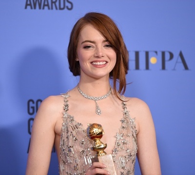 第74回ゴールデン・グローブ賞、主演女優賞エマのファッションに注目